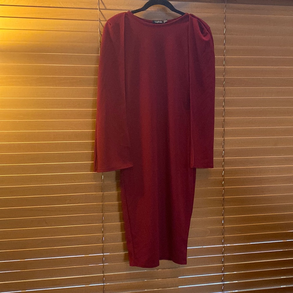 Boohoo Petite Cape Sleeve MIDI Dress -  color Berry deep burgundy - size 6